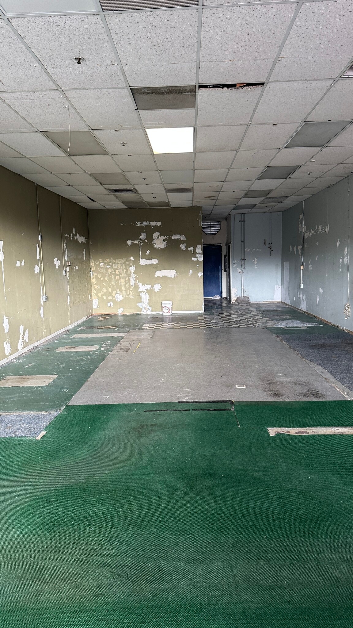 2120-2324 SW 336th St, Federal Way, WA for lease Interior Photo- Image 1 of 3