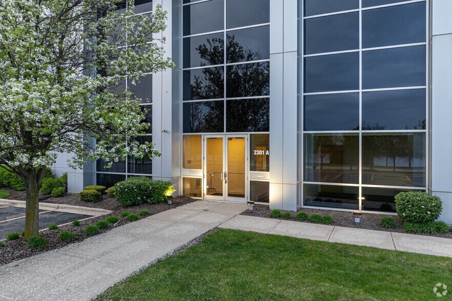 2301 Ellis Ct, New Lenox, IL à louer - Photo du bâtiment - Image 3 de 7