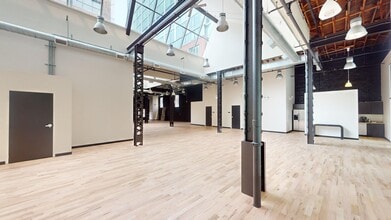 210-216 W Chicago Ave, Chicago, IL for lease Interior Photo- Image 2 of 10