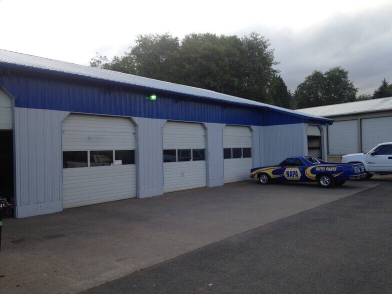 305 E State Route 4, Cathlamet, WA à vendre - Photo du bâtiment - Image 2 de 3