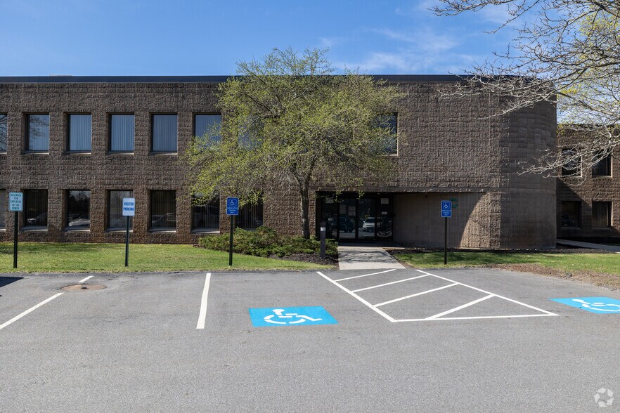 22 Cotton Rd, Nashua, NH à louer - Photo du bâtiment - Image 3 de 7