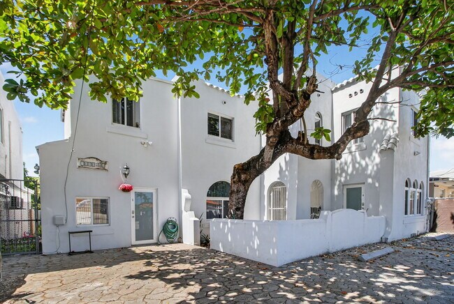 More details for 1680 NW 22nd Ct, Miami, FL - Multifamily for Sale