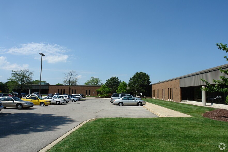 9000 N Deerbrook Trl, Brown Deer, WI for sale - Building Photo - Image 3 of 6