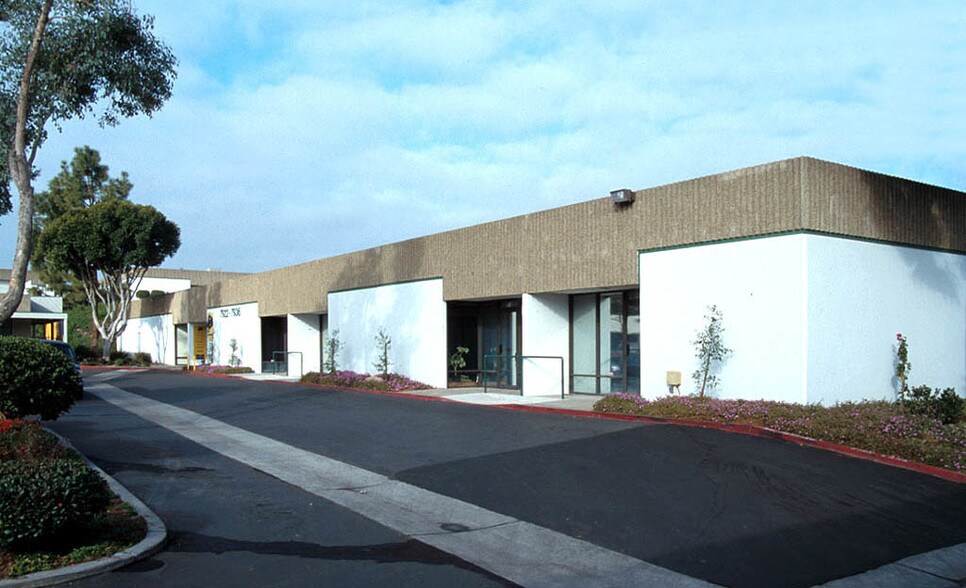 7940-7958 Convoy Ct, San Diego, CA for lease - Building Photo - Image 2 of 3
