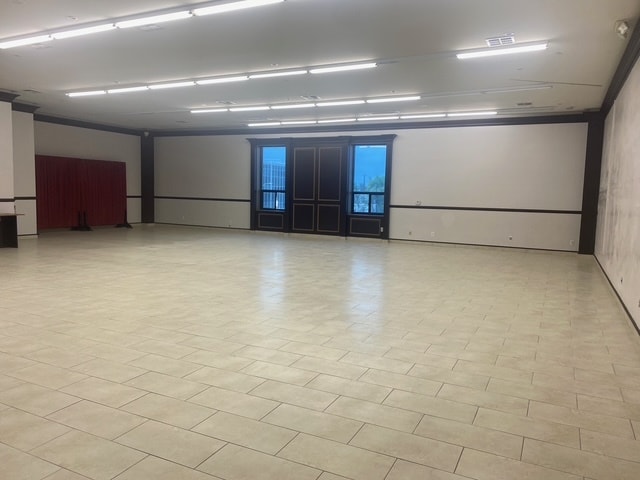 211 N Citrus Ave, Covina, CA à louer - Photo du bâtiment - Image 2 de 7