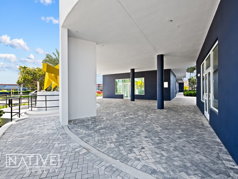 1621 S Dixie Hwy, Pompano Beach, FL à louer - Photo du bâtiment - Image 3 de 14