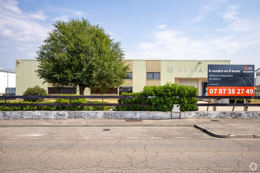 8 Rue Des Freres Lumiere, Genas à vendre - Photo du bâtiment - Image 3 de 3