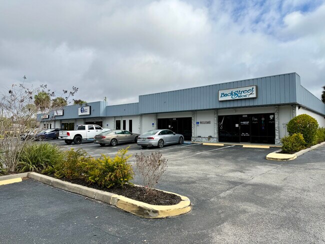 Plus de détails pour 4230 St Lawrence dr, New Port Richey, FL - Commerce de détail à louer