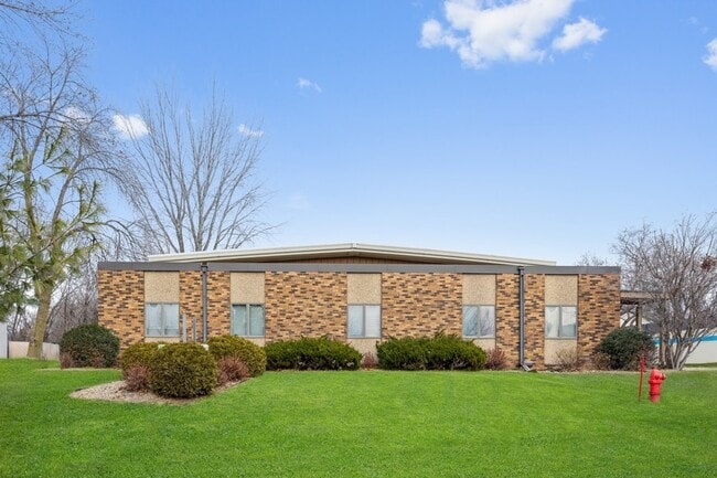 Plus de détails pour 725 Spiral Blvd, Hastings, MN - Bureau à louer