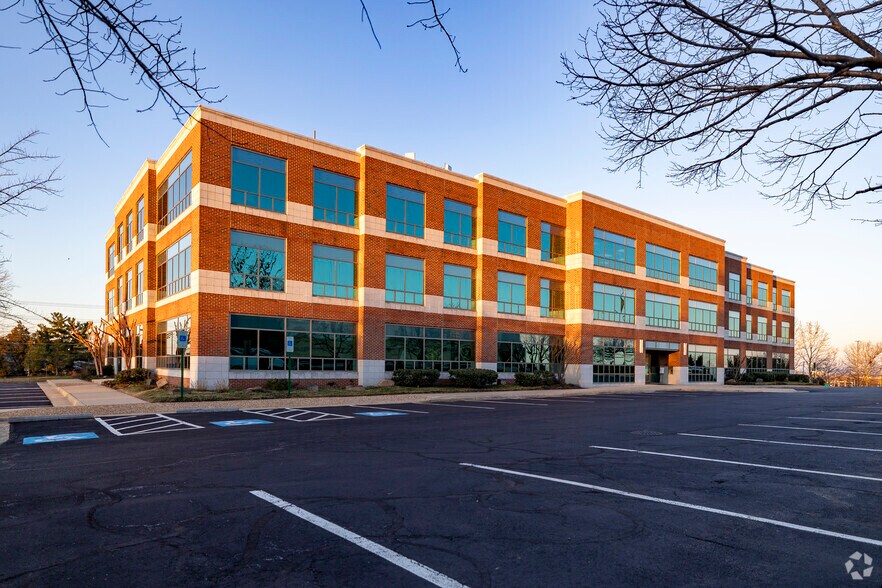 21335 Signal Hill Plaza, Sterling, VA à louer - Photo du bâtiment - Image 2 de 23