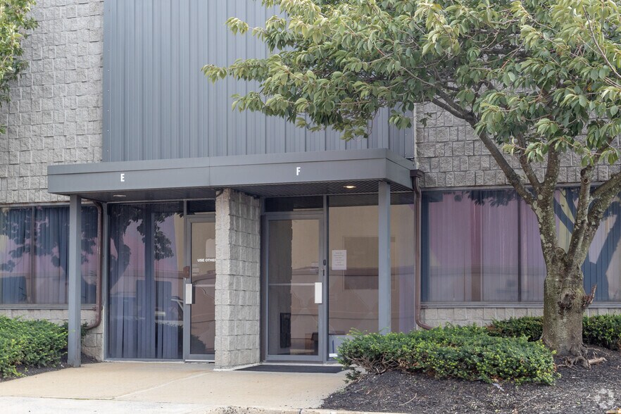 600 Corporate Ct, South Plainfield, NJ for lease - Building Photo - Image 2 of 7