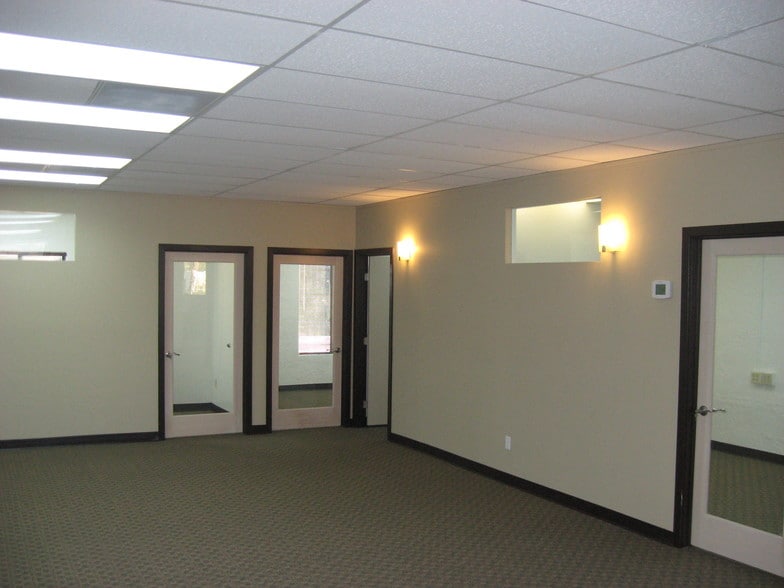 2302 E Speedway Blvd, Tucson, AZ for lease - Interior Photo - Image 2 of 8