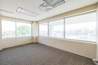 30701 Woodward Ave, Royal Oak, MI for lease Interior Photo- Image 2 of 4