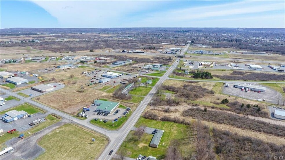 23551 NY-12 Rt, Watertown, NY à vendre - Photo du bâtiment - Image 2 de 14