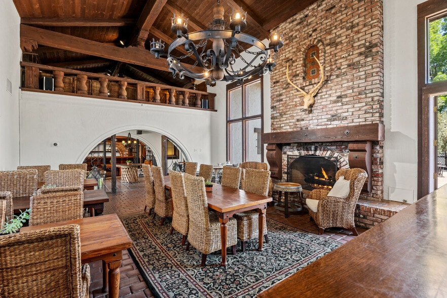 501 Parducci Rd, Ukiah, CA à louer - Photo intérieure - Image 3 de 13