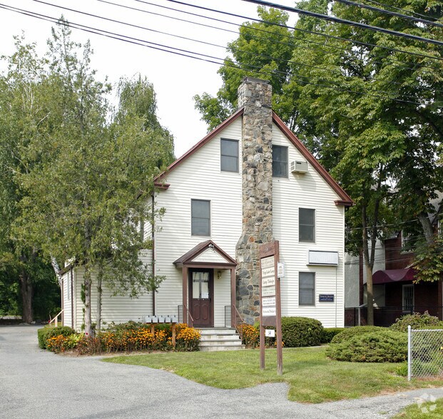 34 Maple Ave, Armonk, NY à louer - Photo du bâtiment - Image 2 de 6