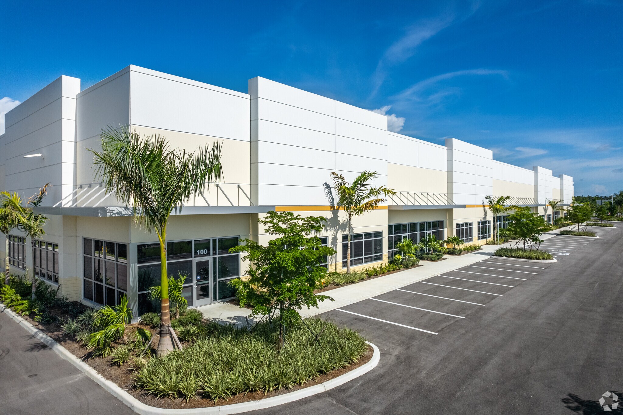 14601 Jetport Loop, Fort Myers, FL for lease Primary Photo- Image 1 of 6