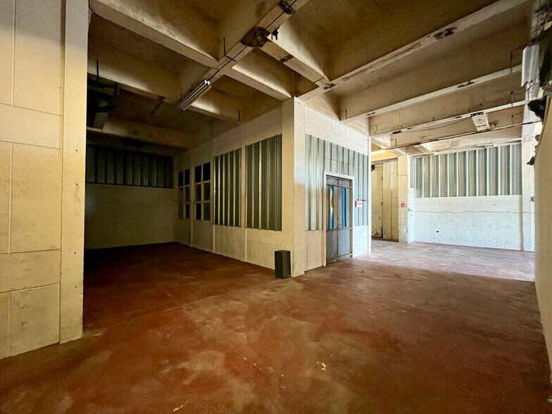 Industrial in Le Havre for lease - Interior Photo - Image 2 of 8