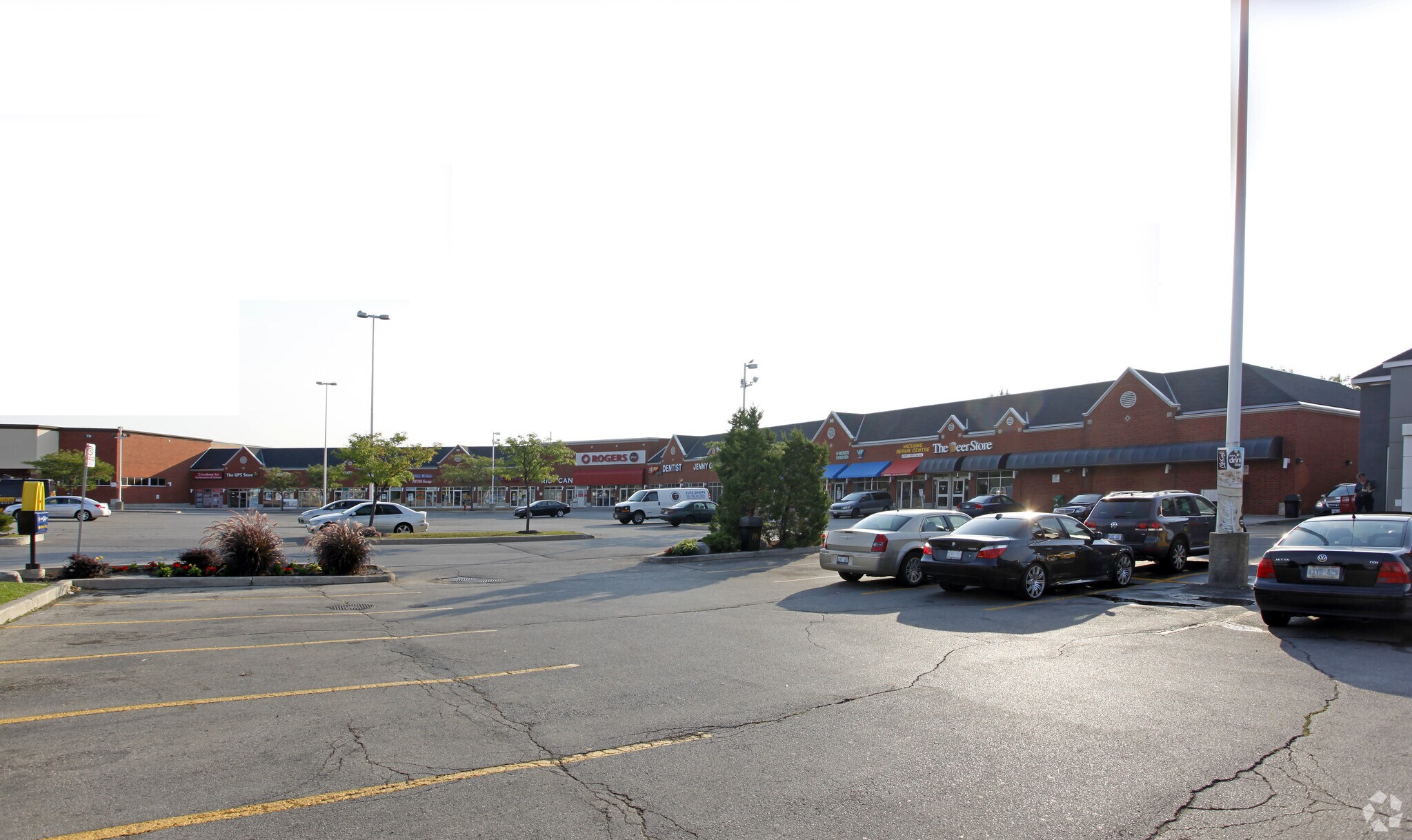 30-70 Bristol Rd E, Mississauga, ON à vendre Photo du bâtiment- Image 1 de 1