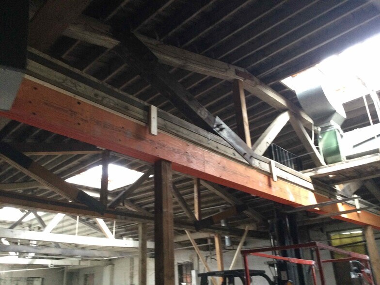 9654 106A Ave NW, Edmonton, AB à louer - Photo intérieure - Image 2 de 3