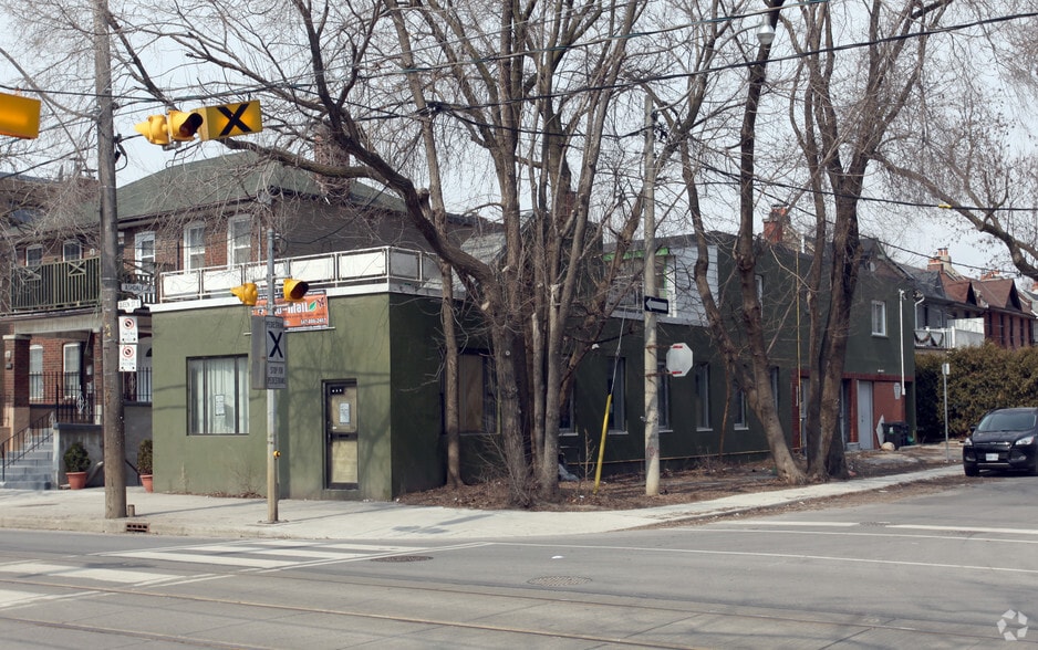 1558 Queen St E, Toronto, ON à louer - Photo principale - Image 1 de 2