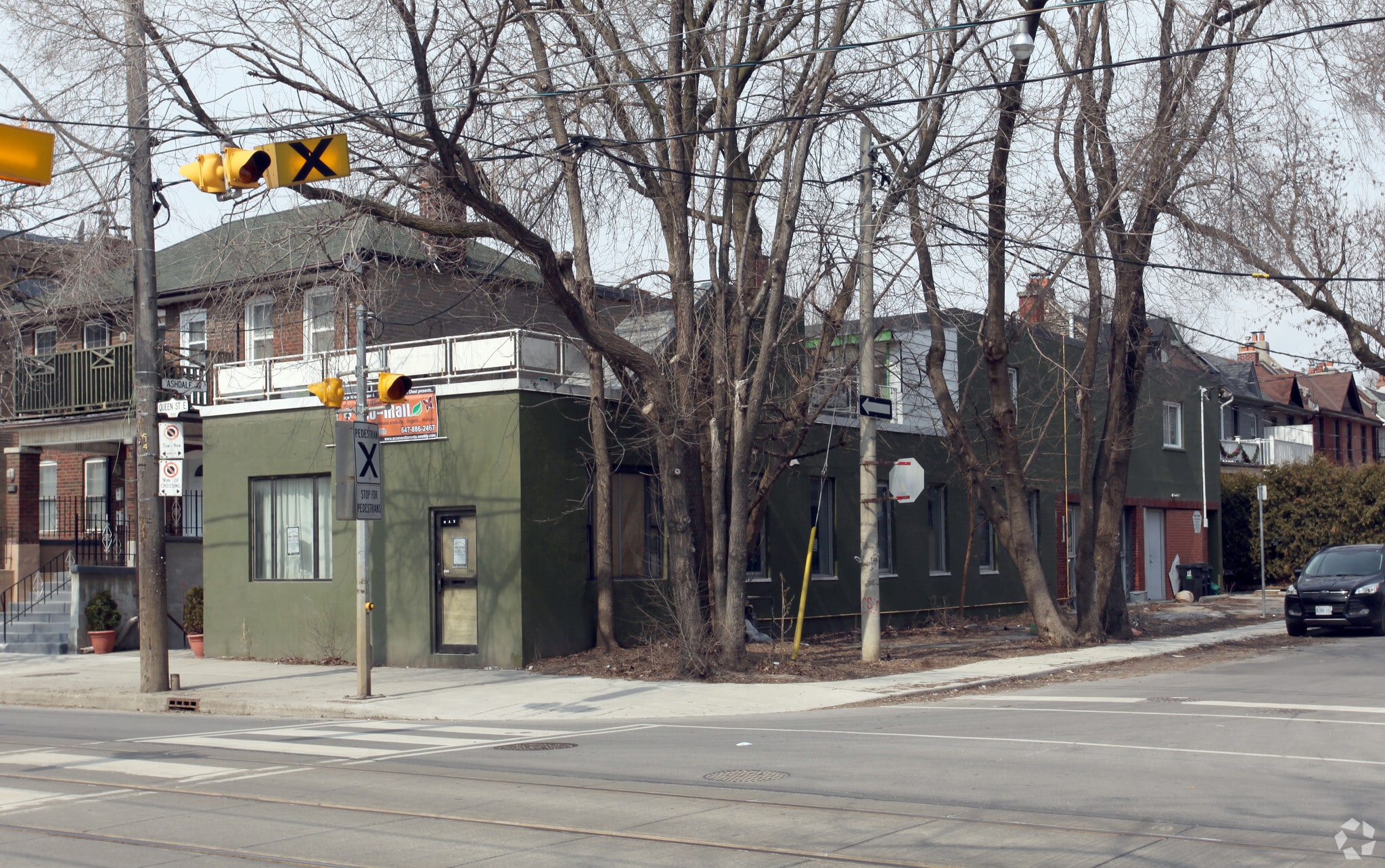1558 Queen St E, Toronto, ON à louer Photo principale- Image 1 de 3