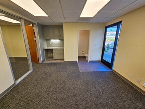 70 Mitchell Blvd, San Rafael, CA à louer Photo intérieure- Image 1 de 6