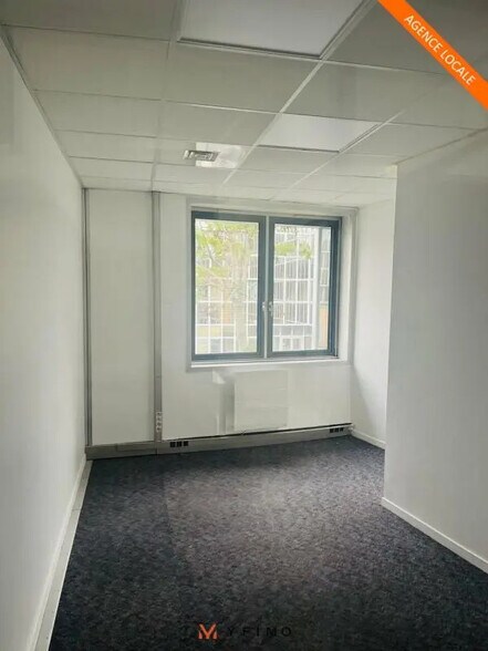 Office in Saint-Germain-en-Laye for lease - Interior Photo - Image 2 of 6