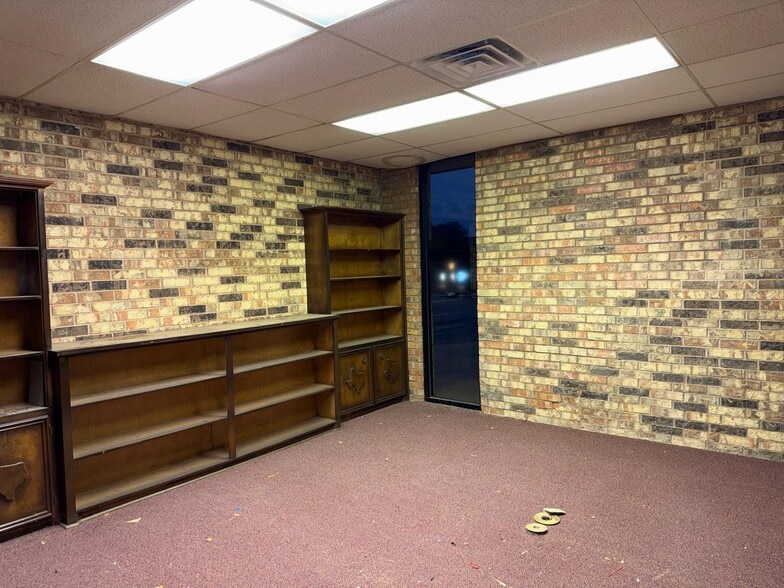 2451 34th St, Lubbock, TX for sale - Building Photo - Image 2 of 11
