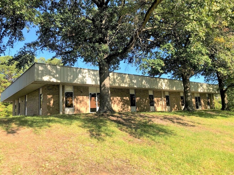 2202 Old Henderson Hwy, Tyler, TX à louer - Photo du bâtiment - Image 2 de 2