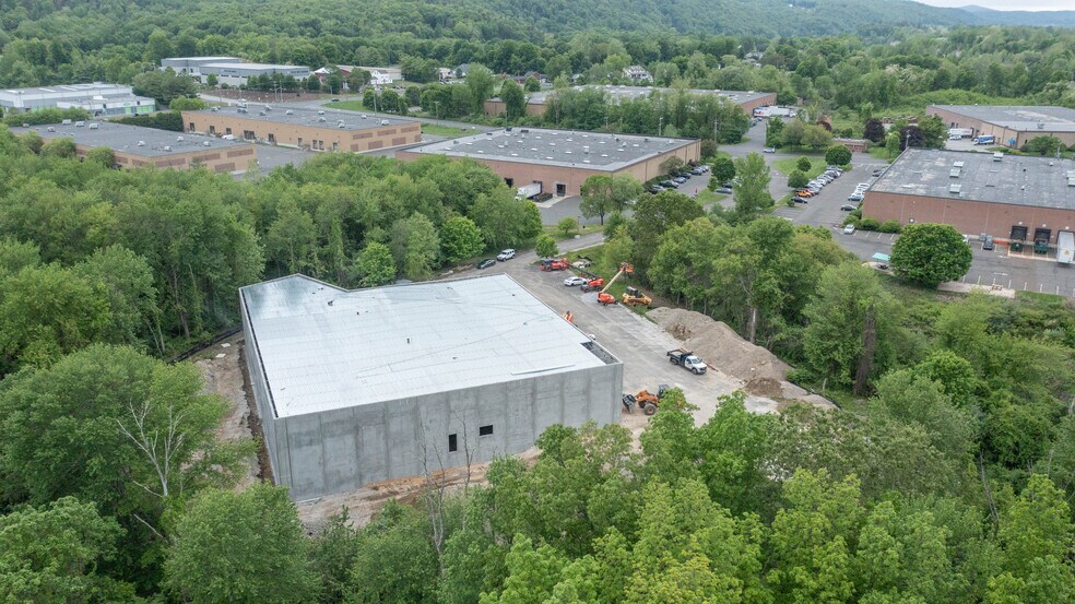 113 Silvermine Rd, Brookfield, CT à louer - Photo du bâtiment - Image 3 de 7