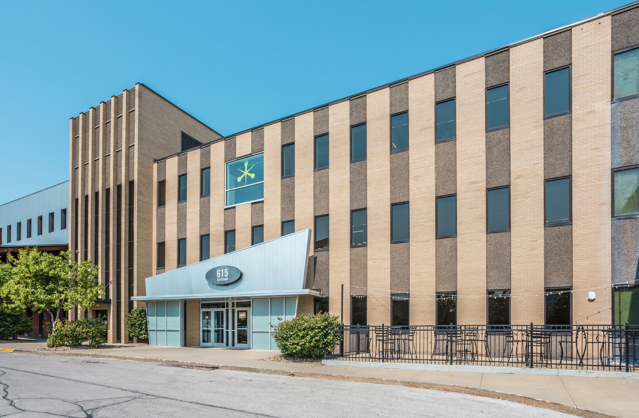 615 3rd St, Des Moines, IA à louer Photo du bâtiment- Image 1 de 10