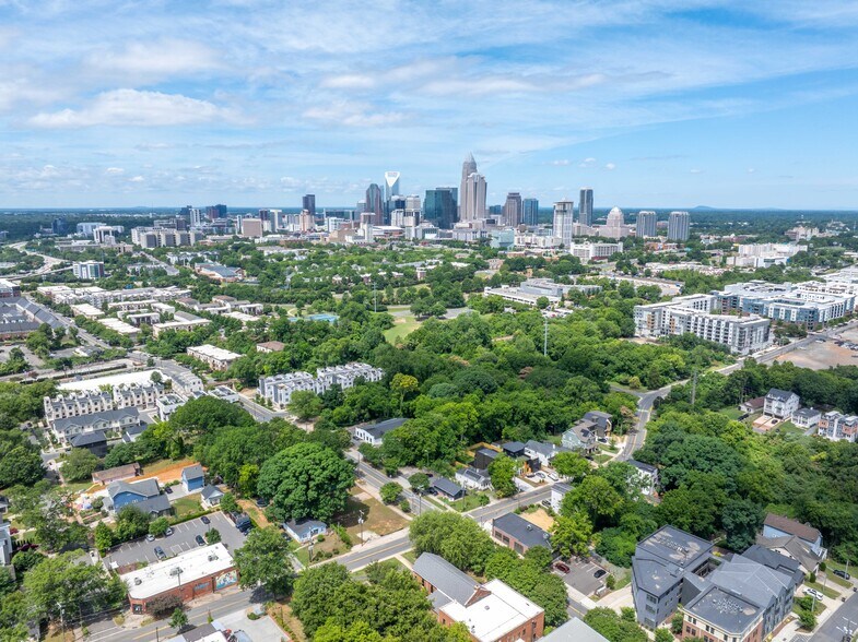 857 Belmont Ave, Charlotte, NC à louer - Photo du bâtiment - Image 2 de 8