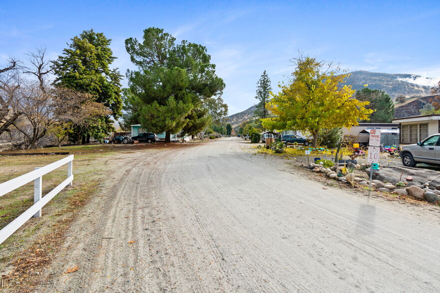 25433 E Trimmer Springs Rd, Sanger, CA à vendre - Photo du bâtiment - Image 1 de 1