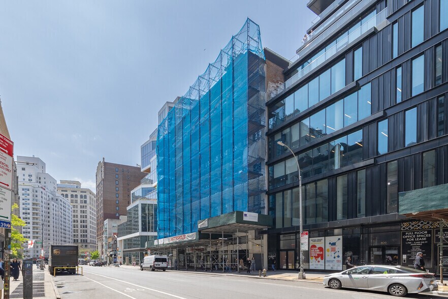 67 E 11th St, New York, NY à louer - Photo du bâtiment - Image 3 de 5