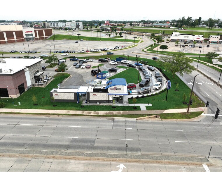 2350 Edgewood Rd SW, Cedar Rapids, IA à vendre - Photo du bâtiment - Image 2 de 12