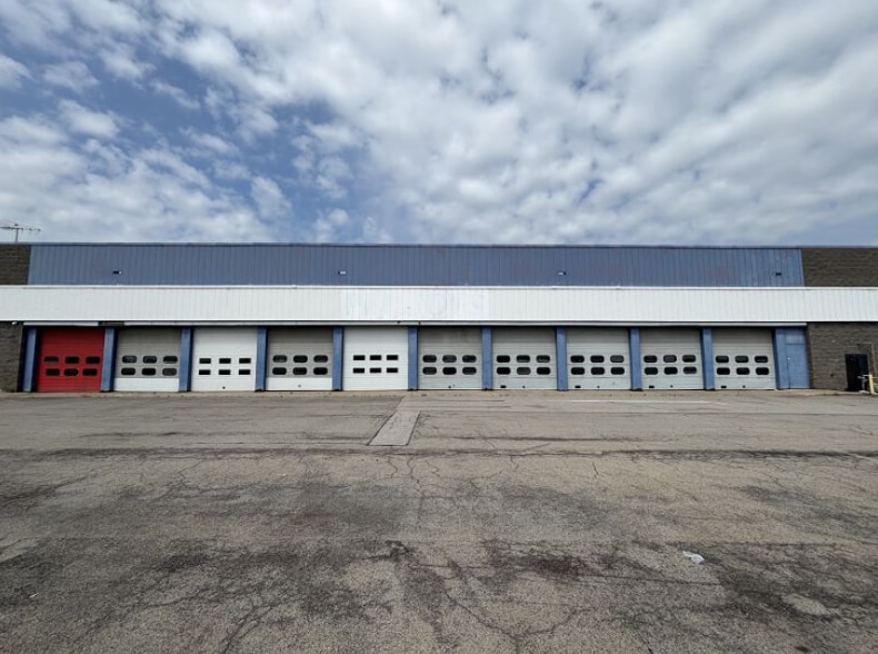 1181 N Greece Rd, Rochester, NY à louer - Photo du bâtiment - Image 2 de 10