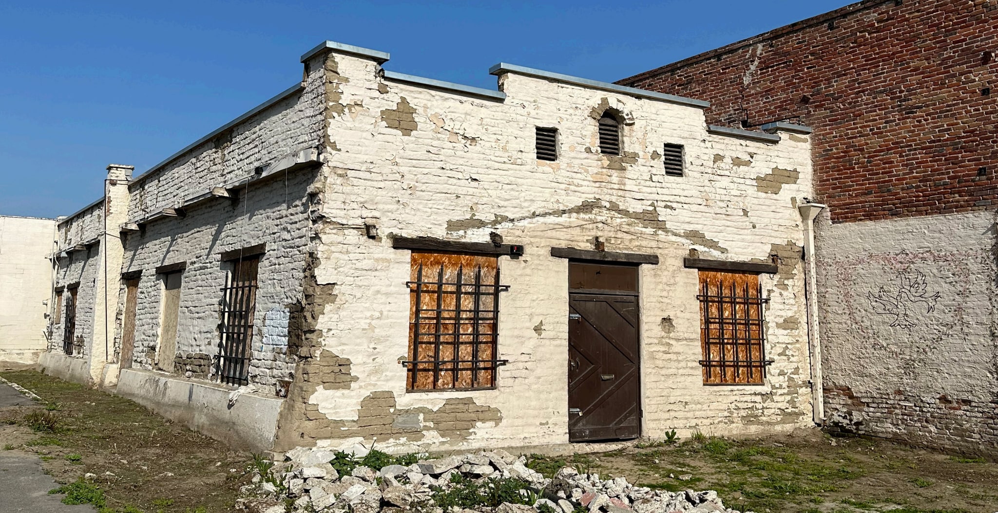 112 E Oak Ave, Visalia, CA à vendre Photo principale- Image 1 de 5