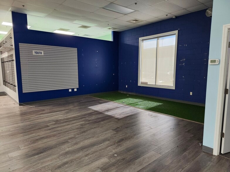 702 Mall Blvd, Savannah, GA for lease - Building Photo - Image 2 of 14
