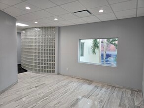 2963 Gulf To Bay Blvd, Clearwater, FL for lease Interior Photo- Image 2 of 17
