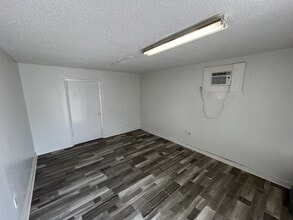 1717 Benbow Ct, Apopka, FL for lease Interior Photo- Image 2 of 3