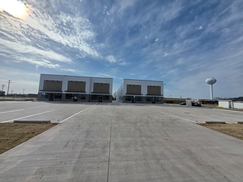1205 Quinlan Pkwy, Quinlan, TX à louer - Photo du bâtiment - Image 1 de 11