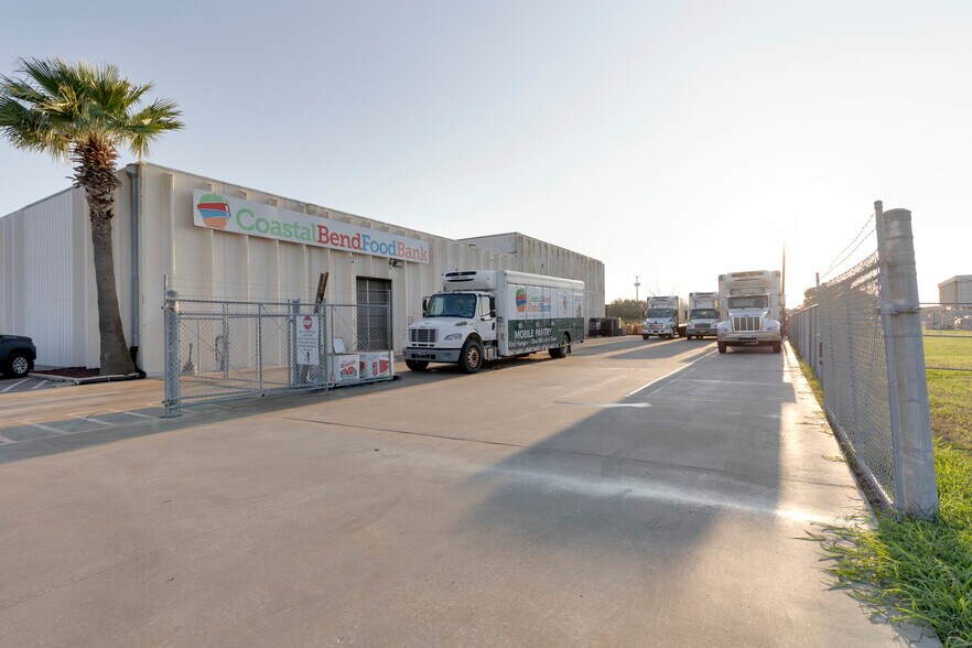 826 Krill St, Corpus Christi, TX à louer - Photo du bâtiment - Image 1 de 42