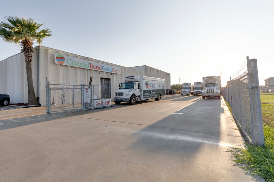 826 Krill St, Corpus Christi, TX for lease - Primary Photo - Image 1 of 18
