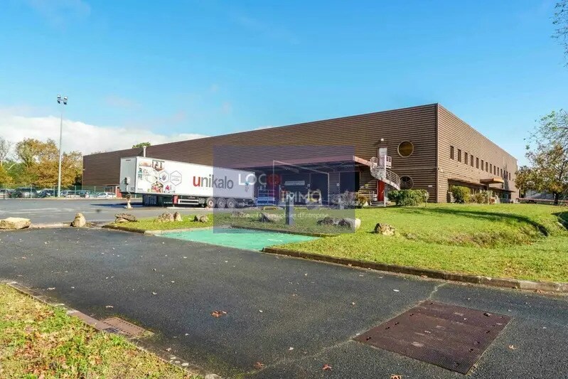 Industrial in Canéjan for lease Building Photo- Image 1 of 8