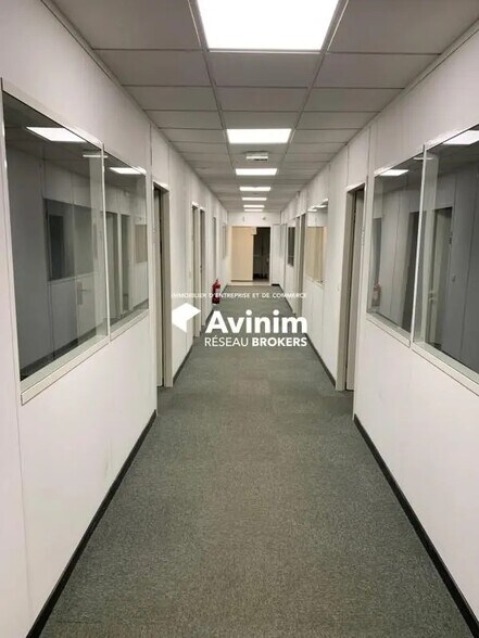 Office in Meylan for lease - Interior Photo - Image 3 of 31