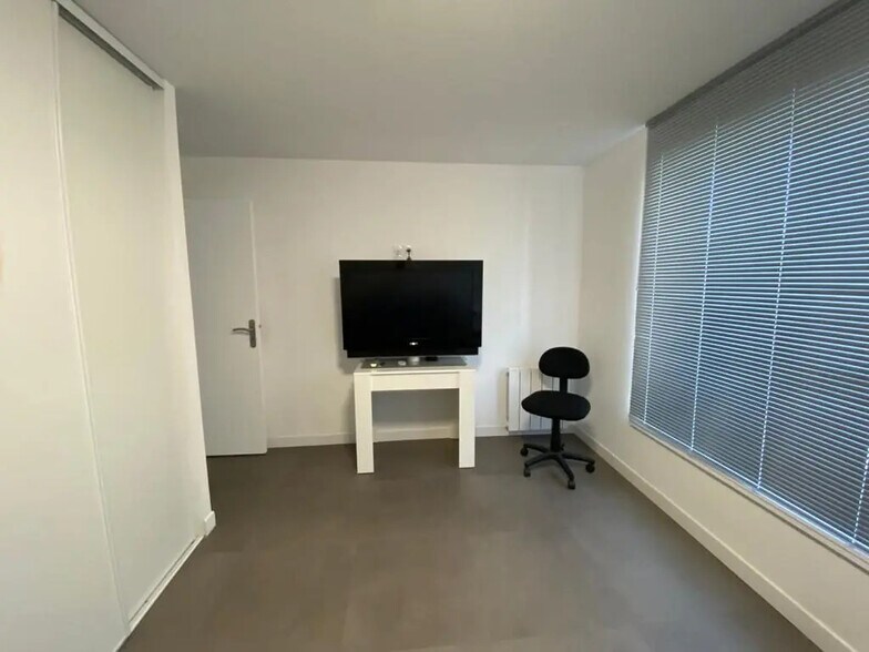 Bureau dans Puteaux à louer - Photo du bâtiment - Image 2 de 26