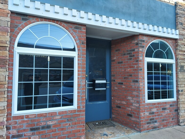 207 N Brewer St, Paris, TN à louer - Photo du bâtiment - Image 2 de 19