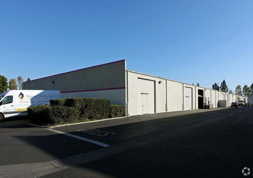 1040 N Batavia St, Orange, CA à louer - Photo du bâtiment - Image 2 de 2