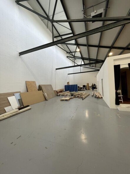 Industrial in Saint-Denis for lease - Interior Photo - Image 3 of 20